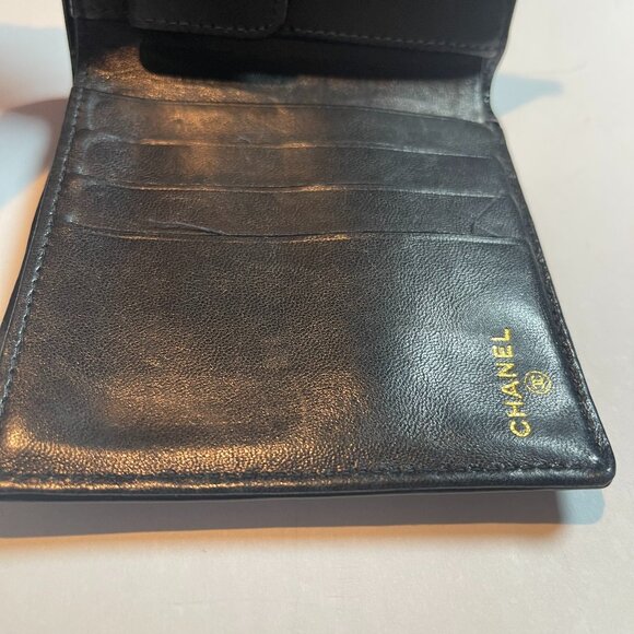 Chanel Vintage Patent Leather Compact Bifold Wallet - Black - Preowned - Picture 5 of 15